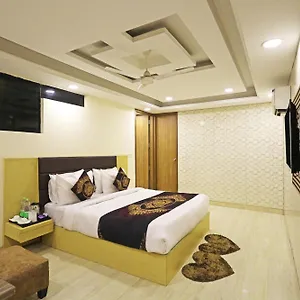 Hotel Grand - A Unit Of D'capitol Near Delhi Airport ***